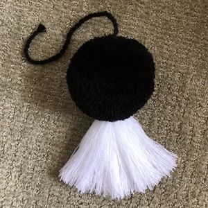 Pom Tassel (NOT NENA & CO)
